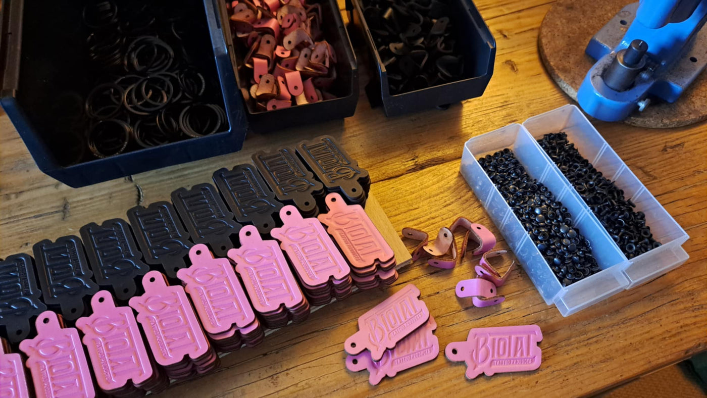 ARTIST LEATHER KEY RING - BLUSH